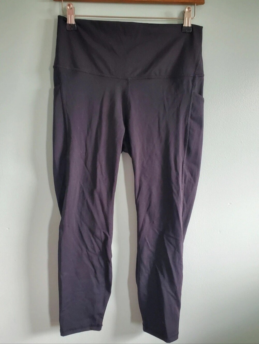 Everyday High-Waist Black Leggings with Side Pocket